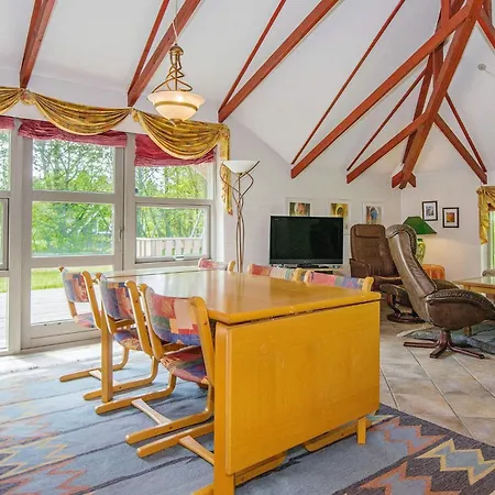 Дом отдыха 8 Person In *